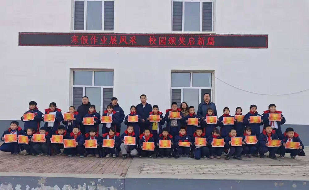 快乐的假期 丰富的生活——内蒙古自治区赤峰市翁牛特旗白音套海中心小学关工委举行假期作业展评活动