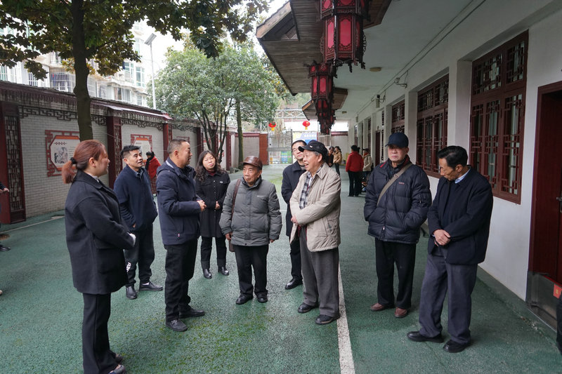 贵州省贵阳市乌当区关工委组织“五老”调研基层 “一老一小”工作