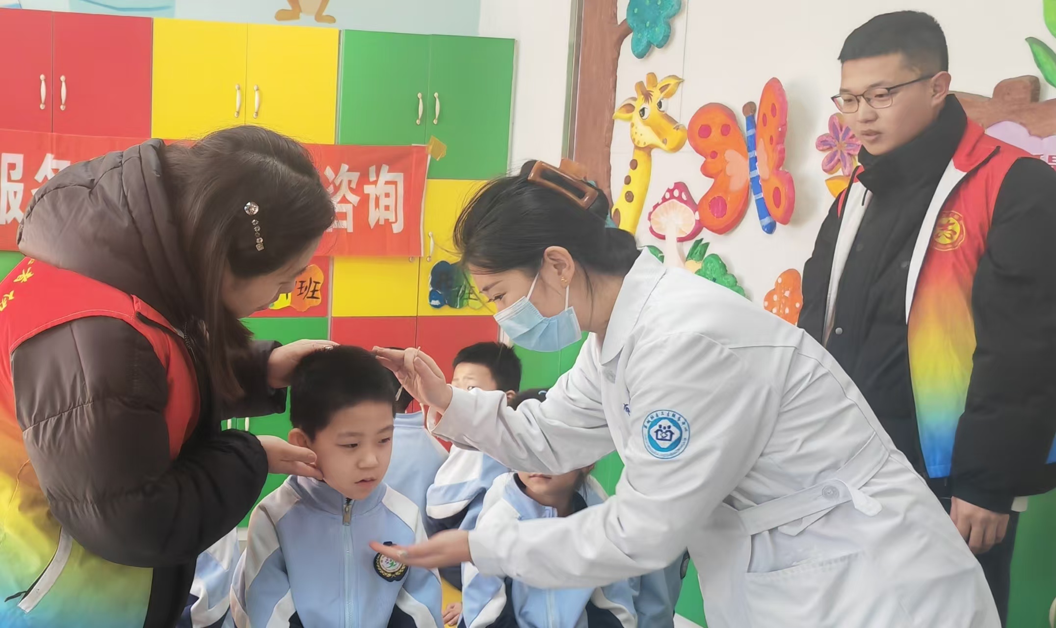 黑龙江省牡丹江市绥芬河市绥芬河镇绥兴社区关工委开展“爱耳护耳、伴我健康成长”爱耳日活动