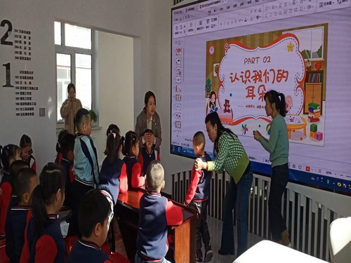 黑龙江省牡丹江市阳明区富江社区关工小组开展 “科学爱耳护耳，聆听精彩未来”爱耳日主题教育活动