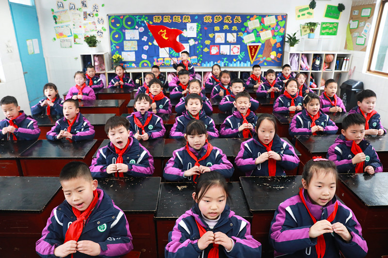 课桌手势舞献礼学雷锋纪念日