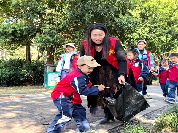 传承雷锋精神，共建美丽家园——四川省凉山州宁南县第五幼儿园关工委开展学雷锋志愿服务活动