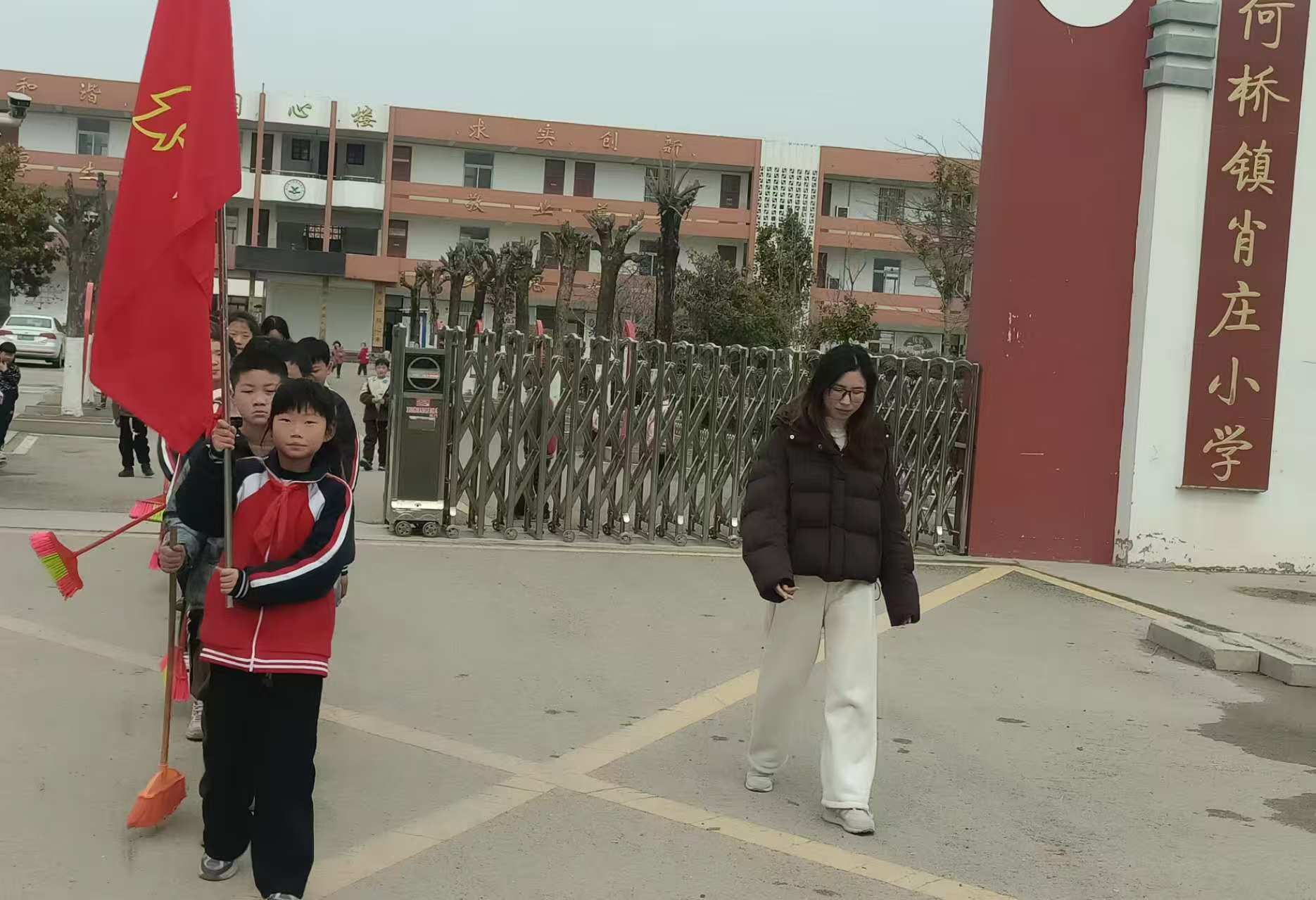 传承雷锋精神 争当先锋好少年 ——江苏省徐州市铜山区何桥镇肖庄小学关工委开展“学雷锋”志愿服务活动