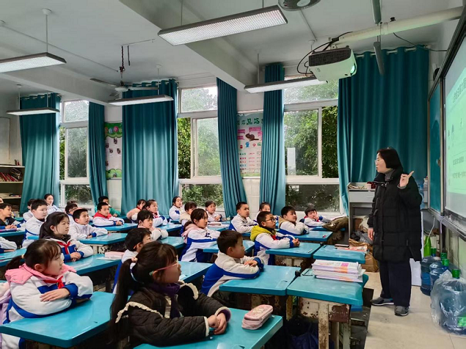 高效妙法启心智 远大梦想引学途——四川省自贡市富顺县东湖街道关工委开展“成绩提升有方法”主题讲座