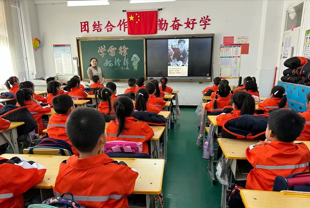 内蒙古自治区赤峰市翁牛特旗乌丹第四小学关工委开展学雷锋系列活动