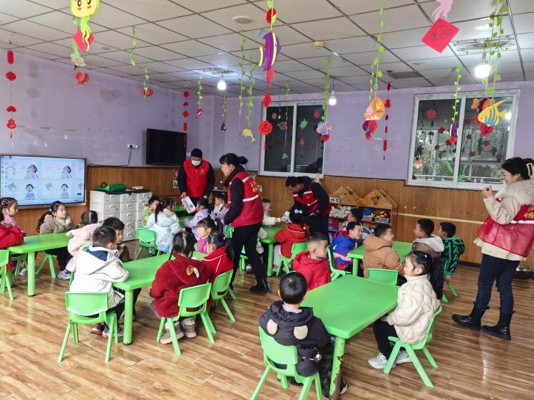 贵州省贵阳市乌当区龙广路街道关工委联合多部门开展“护苗·开学季”行动