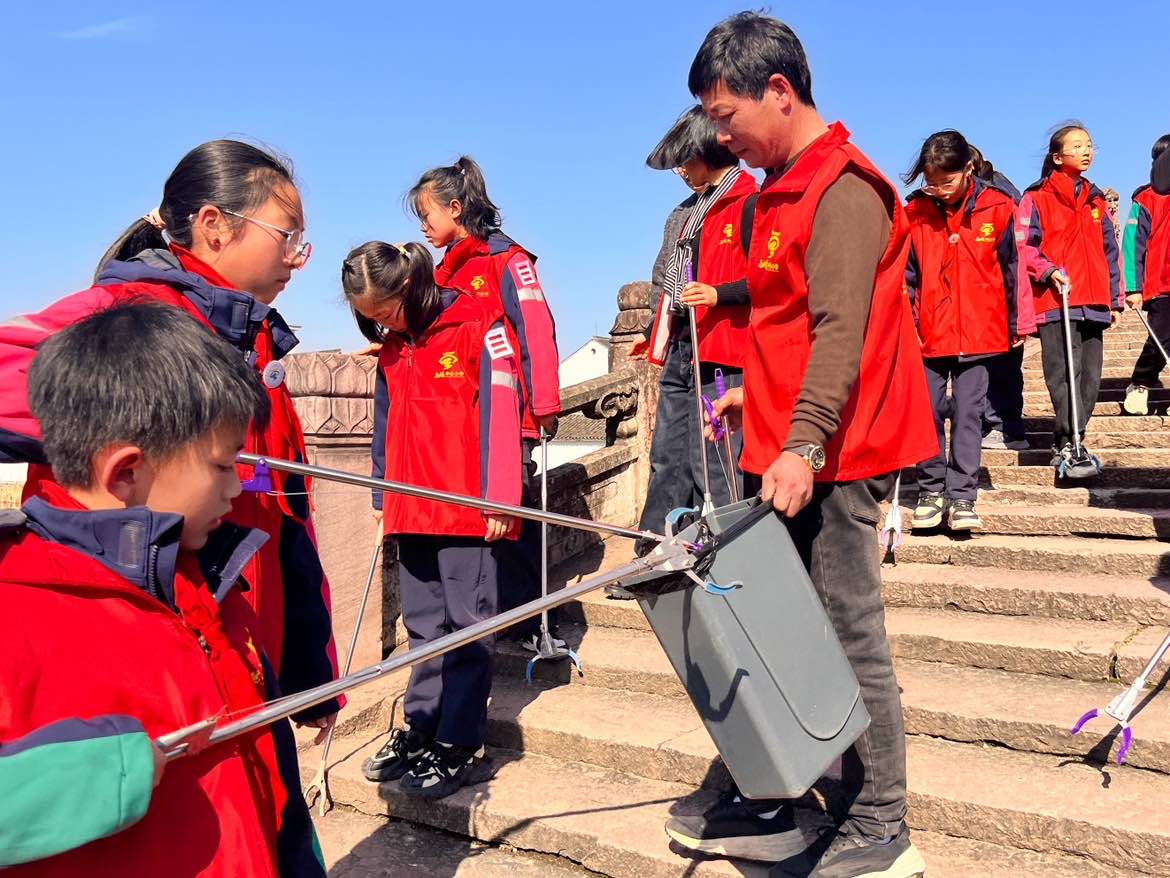 浙江省宁波市奉化区西坞中心小学关工委开展环保志愿行动