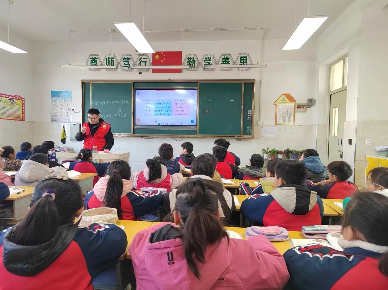 骨干引领展风采 聚力前行共芬芳—— 江苏省徐州市铜山区茅村镇龙庄小学关工委 开展骨干教师示范课活动