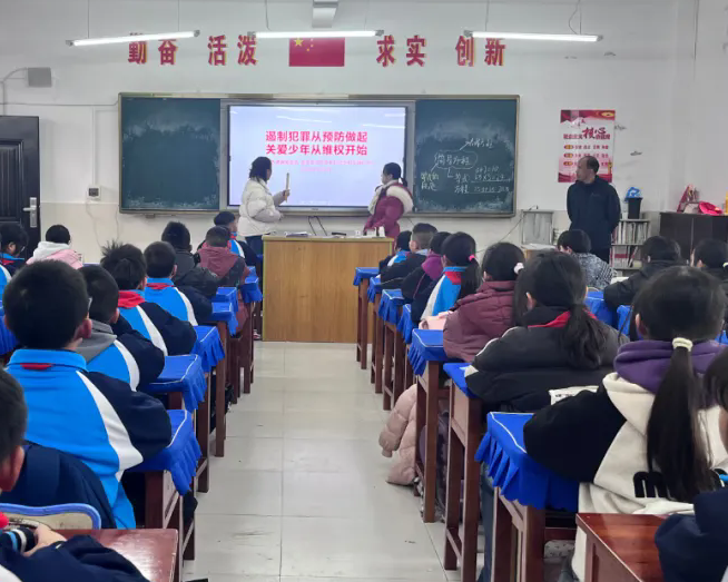 弘扬雷锋精神 ——贵州省贵阳市乌当区司法局关工委开展送法进校园活动