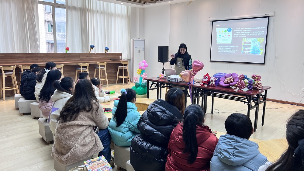 泸州市江阳区关工委“职业小能手”青少年职业体验活动“气球手作人”开课