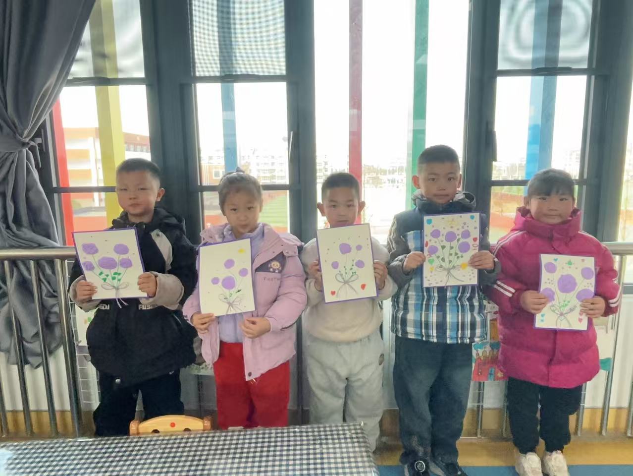 徐州经开区徐庄镇吴集村关工委： 小小手制花束 暖暖爱献妈妈