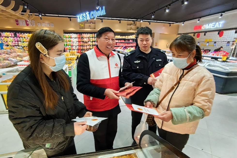 安徽省阜阳市阜南县于集乡关工委联合开展“3·15消费权益普法宣传”走进商场超市活动