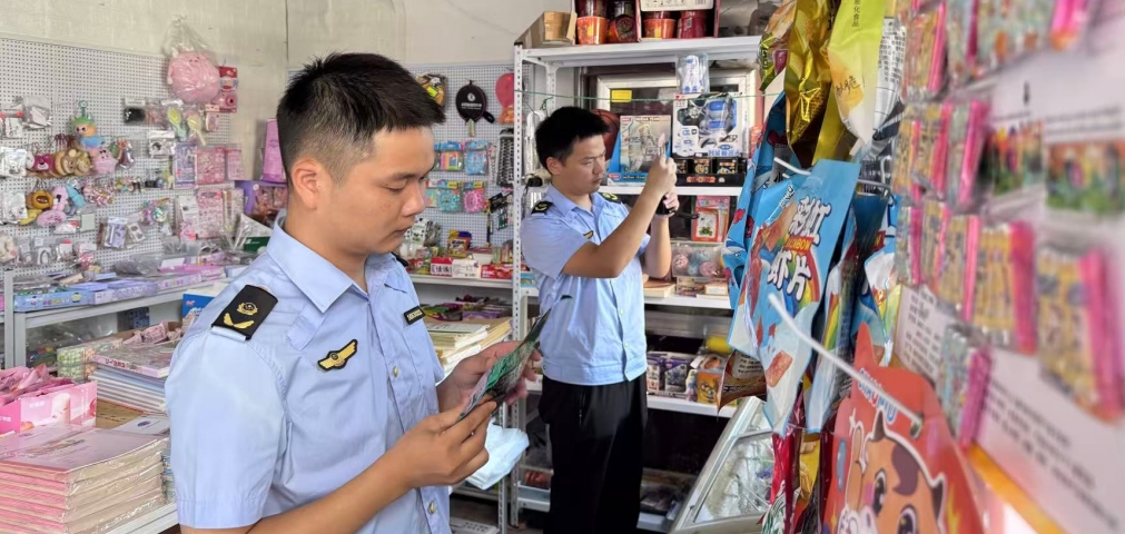 江西省抚州市崇仁县关工委开展校园周边食品安全专项整治行动