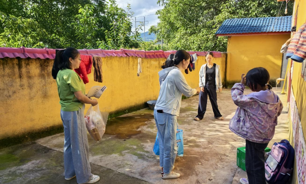 四川省凉山州喜德县关工委“爱心妈妈”结对关爱开学季送温暖