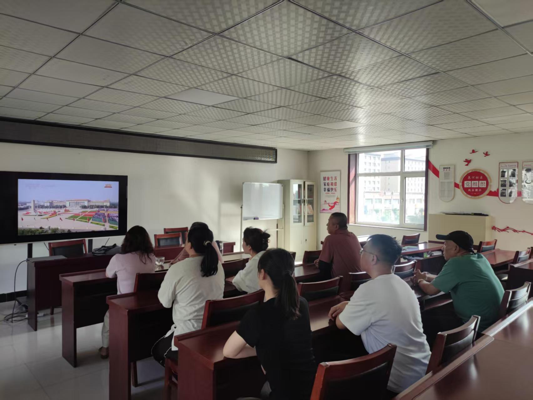 全民心向党  传承爱国情——内蒙古自治区赤峰市元宝山区东城街道英河社区关工委组织召开“9.3大阅兵”座谈会