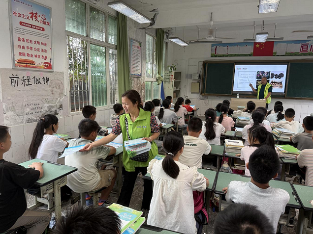 四川省自贡市富顺县怀德镇关工委：禁毒宣传进校园  上好开学第一课