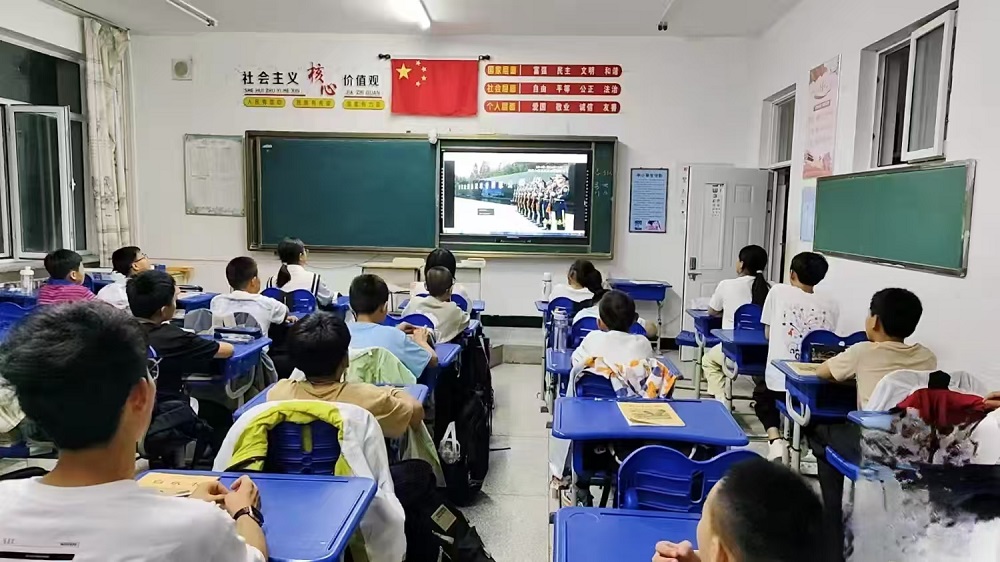 内蒙古自治区赤峰市翁牛特旗五分地中学关工委配合学校党政班子新学期又有新面貌