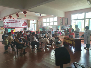 贵州省贵阳市乌当区龙广路街道幸福社区关工委为“五老”普及健康知识