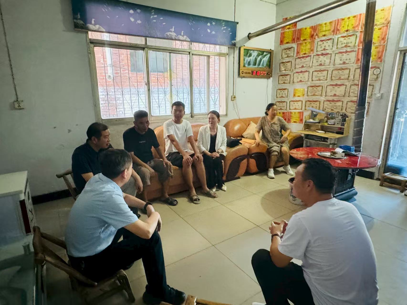 河南省南阳市桐柏县关工委携手爱心企业关爱困境学子