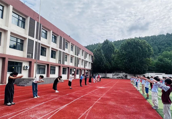 江苏省徐州市铜山区汉王镇虎腰小学关工委庆祝第41个教师节活动