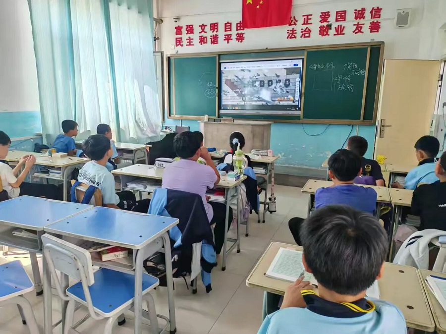 内蒙古自治区赤峰市敖汉旗敖润苏莫中心小学关工委认真组织“开学第一课”