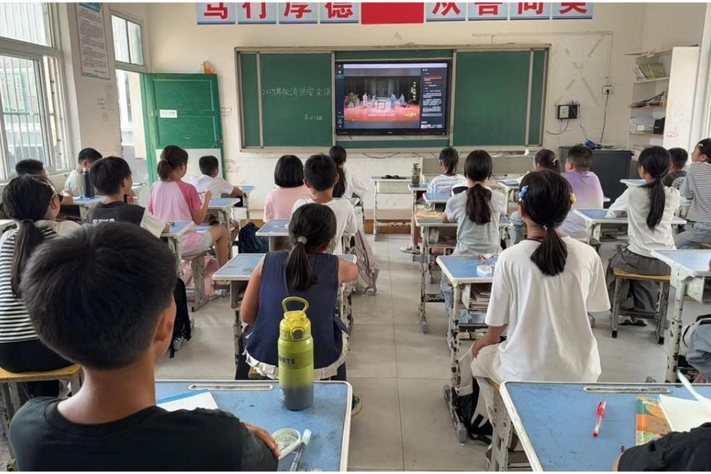 安徽省阜阳市阜南县于集乡中心校关工委“消防安全，从我做起”主题组织收看国家消防安全公开课活动