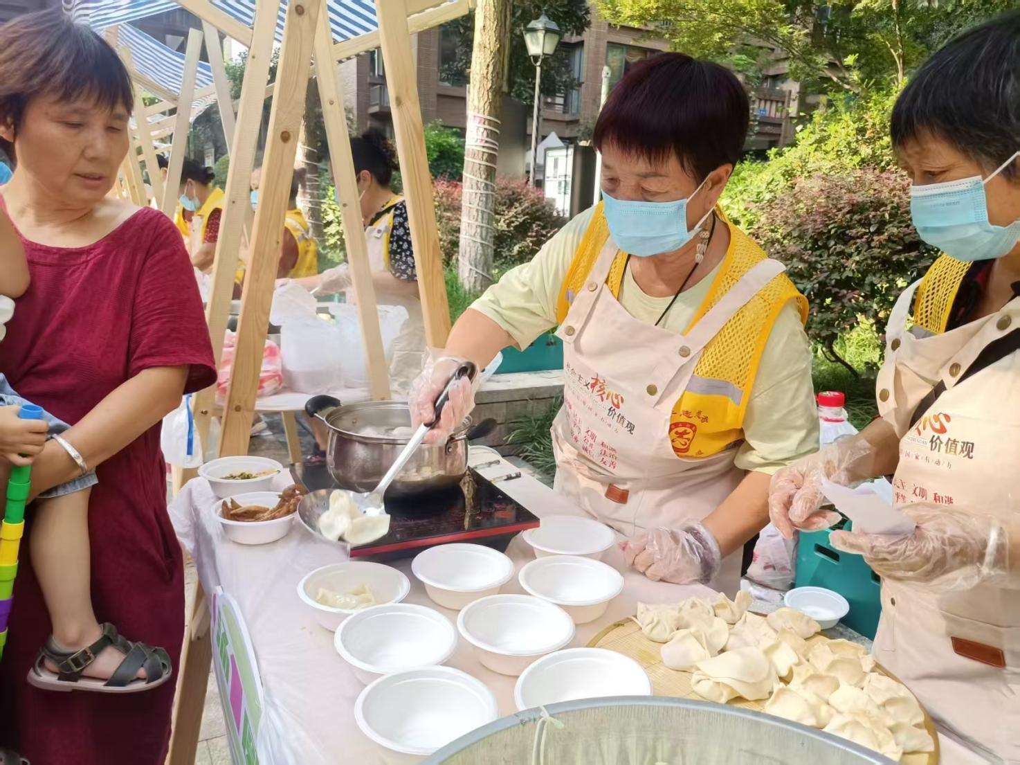 四川省成都市金牛区金韦社区关工委：“和邻珍馐·百味邻聚长桌盛集”美食邻里宴