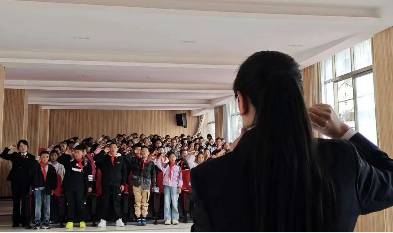 四川省凉山彝族自治州盐源县开展“检察蓝守护你，对校园欺凌说‘不’！”法治宣传教育活动