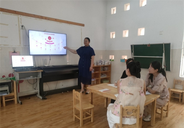 江苏省徐州市铜山区汉王镇刘庄幼儿园关工委举行教师读书分享活动