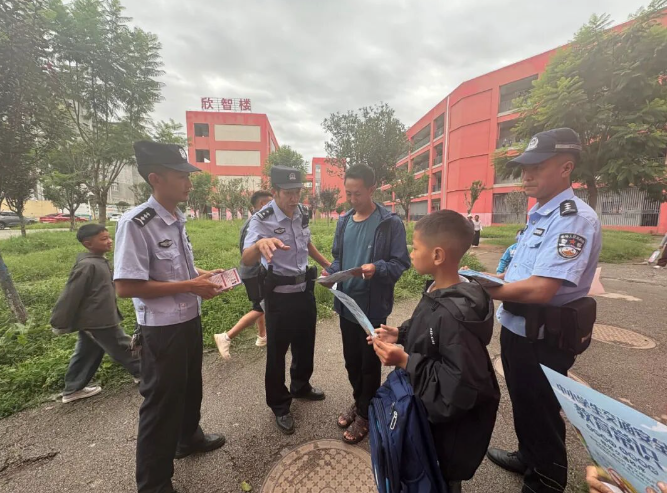 四川省凉山彝族自治州喜德县关工委组织开展开学护学活动