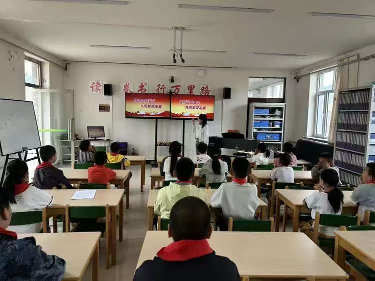 内蒙古自治区赤峰市翁牛特旗乌丹镇中心小学关工委开展“民族团结进步教育进校园”活动