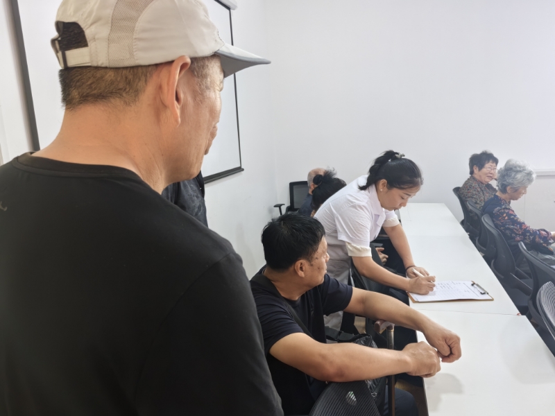 黑龙江省牡丹江市绥芬河市绥芬河镇新华社区关工委开展以“银龄守护行动，关爱老人记忆”为主题的科普宣传活动