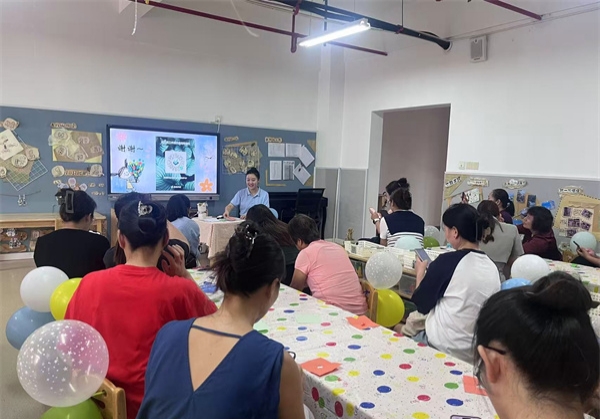 江苏省徐州市铜山区泉润路幼儿园关工委召开秋季新学期家长会