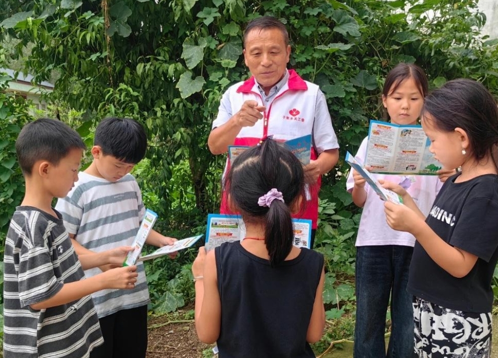 安徽省阜阳市阜南县于集乡关工委开展“净化环境，健康成长”主题未成年人保护法宣教活动