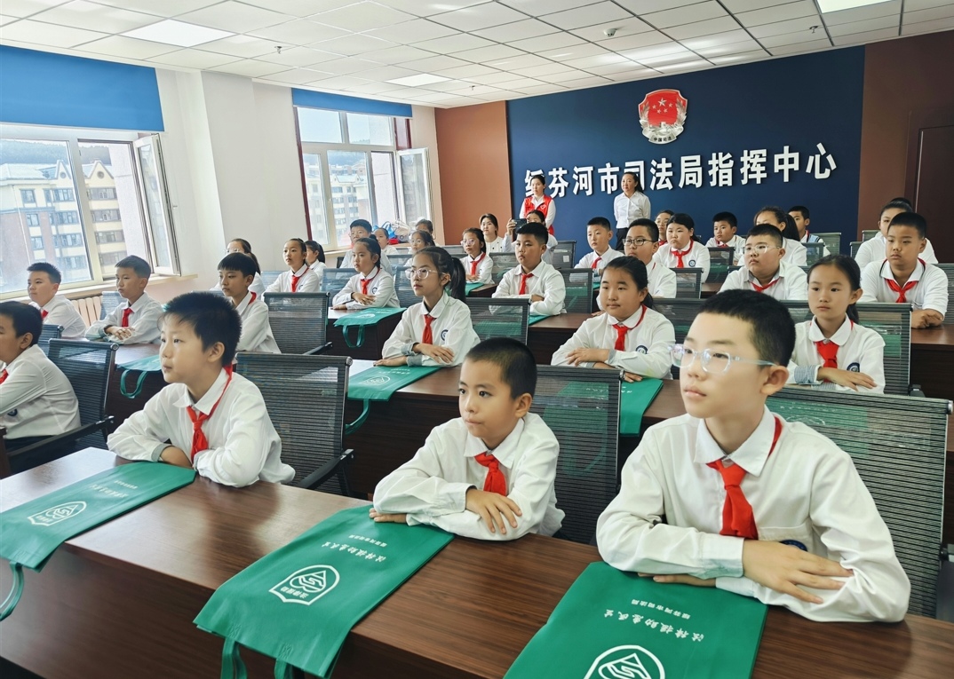 “法”在身边“司”职守护——黑龙江省牡丹江市绥芬河市阜宁小学关工委与绥芬河市司法局联合举办法治研学实践活动