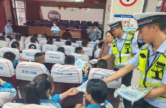 四川省凉山州喜德县关工委开展普法宣讲进校园活动