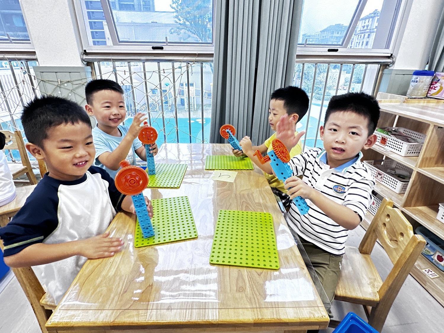 江苏省徐州经开区徐庄镇张家村关工委开展了一场“探索乐高世界，感受童年乐趣”活动