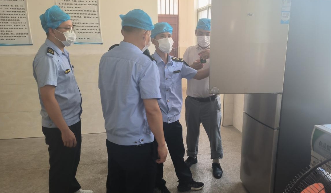 江西省抚州市崇仁县市场监督管理局关工委联合开展校园食品安全专项检查