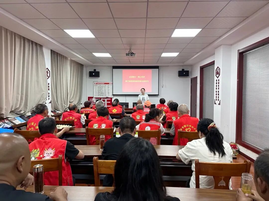 “五老”学法护法 弘扬法治精神——江苏省丹阳市陵口镇关工委联合多部门开展学法活动