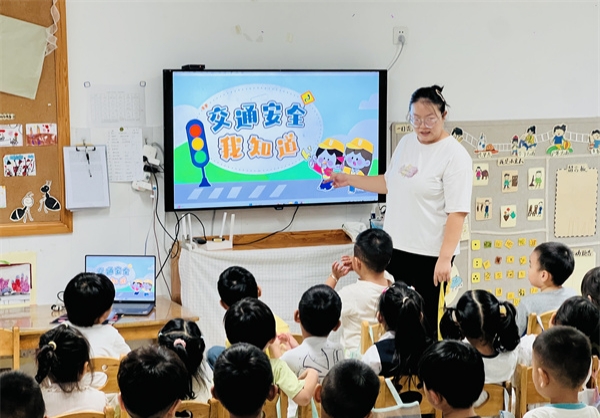 交通安全，你我同行——江苏省徐州市铜山区汉王镇中心幼儿园关工委开展新学期交通安全教育活动