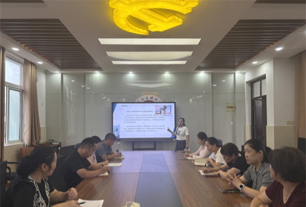 以书为镜，深耕教育——江苏省徐州市铜山区泉润路幼儿园关工委开展教师读书分享活动