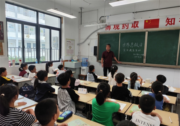 江苏省徐州市铜山区汉王实验小学关工委开展“世界急救日”宣传活动