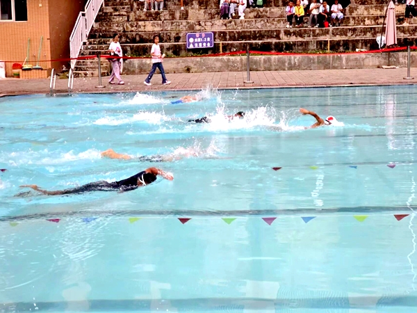 四川省凉山彝族自治州宁南县朝阳小学关工委举办2025年游泳达标赛暨全员运动会