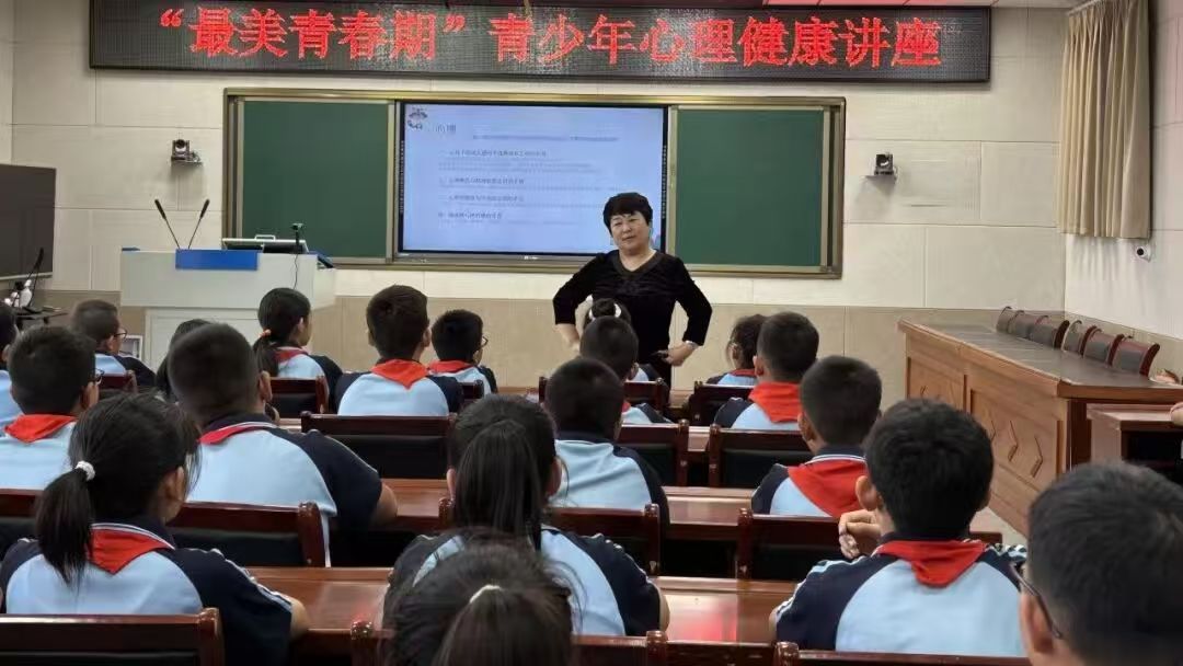 内蒙古自治区赤峰市翁牛特旗教育系统关工委配合共青团组织开展“最美青春期”心理健康讲座活动