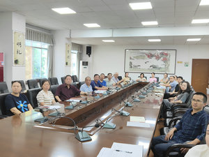 贵州省贵阳市乌当区“五老”热学热议纪念中国关工委成立35周年暨全国关心下一代工作表彰大会精神