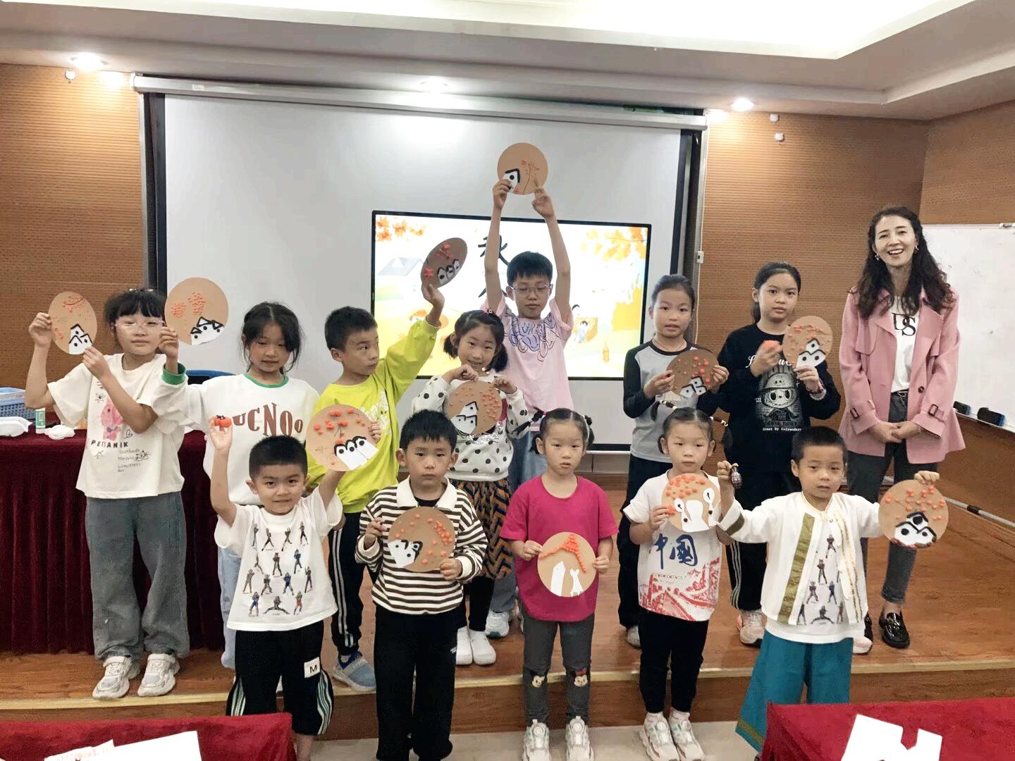 安徽省合肥市包河区滨湖世纪社区清枫居委会关工委开展“‘秋’意浓浓，恰如其‘分’”创意手工黏土活动