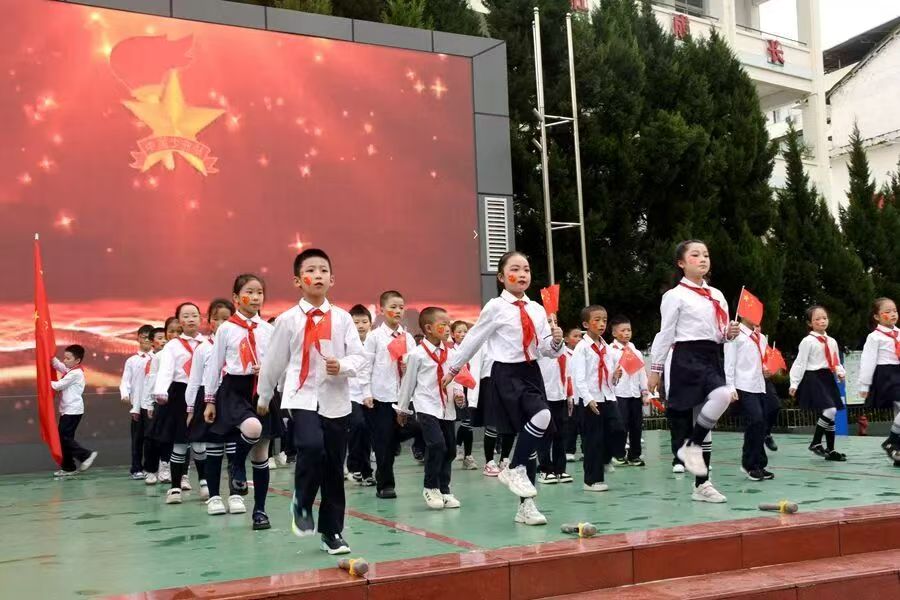 国庆颂祖国 书香润童心