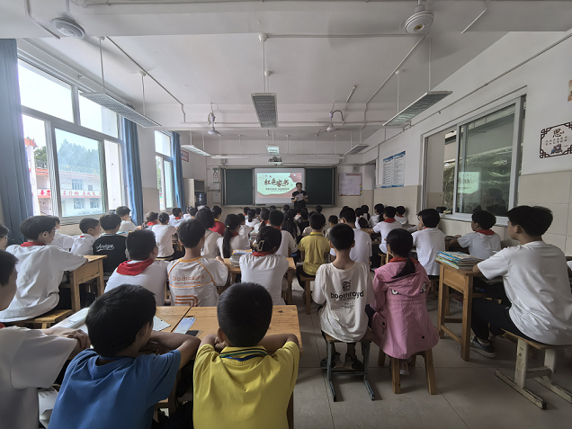 四川省自贡市富顺县兜山镇关工委开展“铭记历史·关爱未来”专题宣讲活动