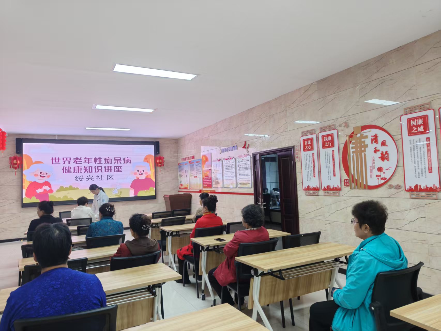 黑龙江省牡丹江市绥芬河市绥芬河镇绥兴社区关工委联合绥芬河新兴社区卫生服务站开展“守护老年记忆 筑牢健康防线”宣传活动