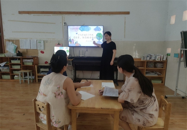 让每一次伸手都承载信任——江苏省徐州市铜山区汉王镇刘庄幼儿园关工委开展教师读书分享活动